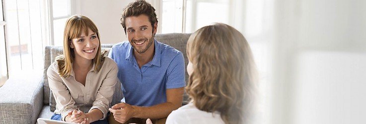 Foto <br/>Beim ersten Gespräch besprechen wir Ihre Immobilie, Ihre Ziele und den gewünschten Zeitrahmen. Lernen Sie unsere Begleitung beim Verkauf kennen.