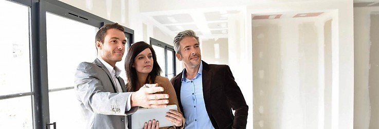 Foto Als professionelle Immobilienfirma in Bonn ist es unsere Aufgabe, dafür zu sorgen, dass sich <b>Interessenten</b> für Ihr Objekt melden. Dafür setzen wir uns <b>persönlich</b> ein und sind für Sie vor Ort und in unseren Büroräumen präsent.