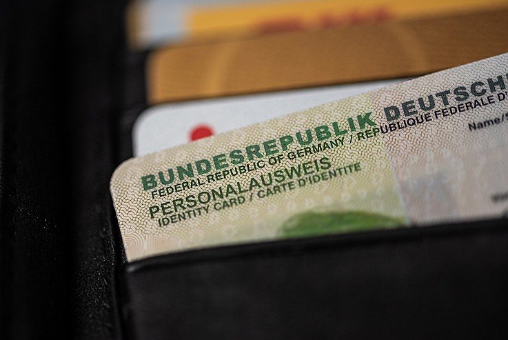 Die Frage nach dem Ausweis!