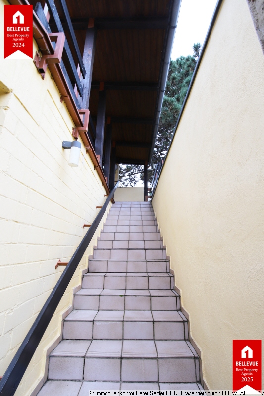 Treppe zur Dachterrasse Doppelhaush�lfte Bornheim