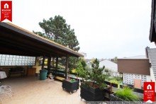 1 OG Terrasse Mit Hof und gro�em Grundst�ck