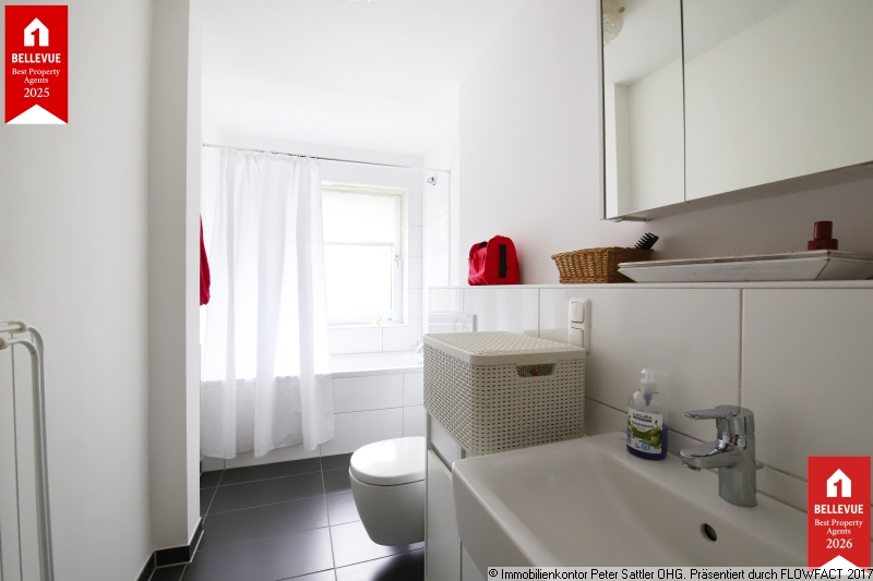 14 modern mit Badewanne Dachgeschosswohnung Bonn