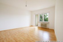 Schlafzimmer Hauptstra�e, Loggia nach hinten, 2,5 Zimmer!