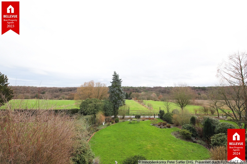 Blick ins Gr�ne Einfamilienhaus Bonn