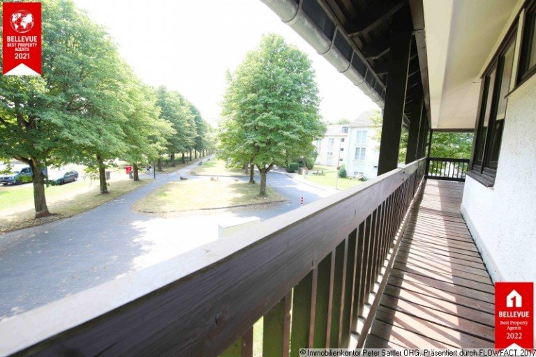 Balkon l�uft um die ganze Wohnung Bonn Etagenwohnung R�ttgen: 2 Zimmer mit Balkon in 3 Himmelsrichtungen