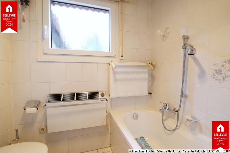 1 OG Wannenbad Doppelhaush�lfte Bornheim