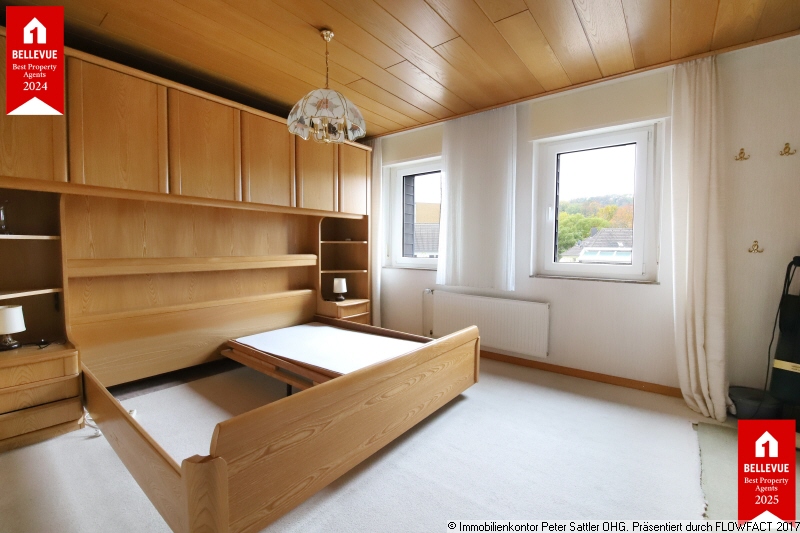 1 OG Schlafzimmer Doppelhaush�lfte Bornheim