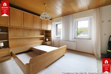 1 OG Schlafzimmer Mit Hof und gro�em Grundst�ck