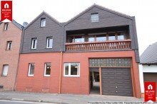 Stra�enansicht Mit Hof und gro�em Grundst�ck