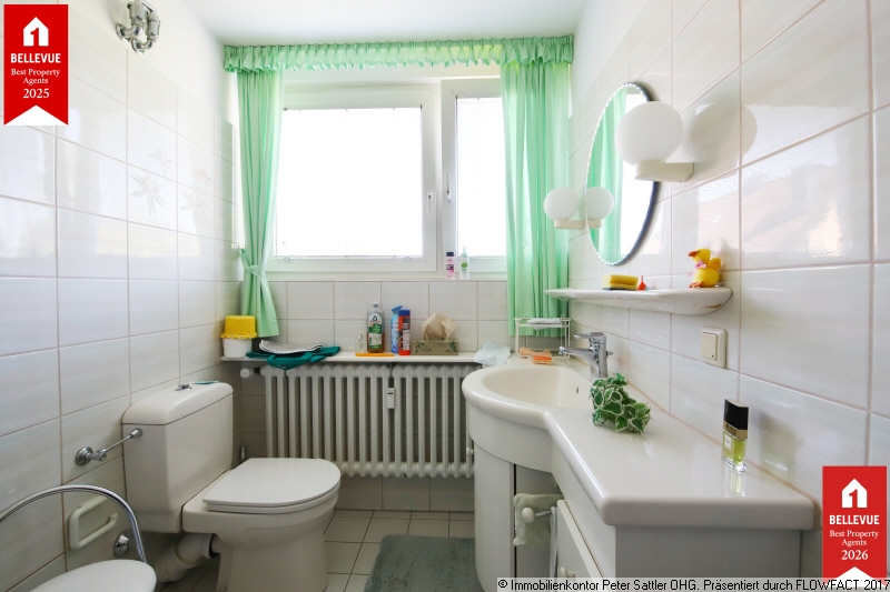 11 Mit Dusche und Fenster Dachgeschosswohnung Bonn