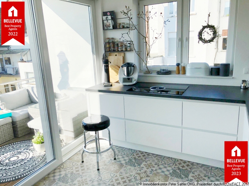 Sommerfr�hst�ck auf dem Balkon Etagenwohnung Bonn