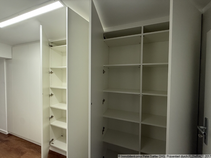 Einbauschrank im Flur Souterrainwohnung Bonn