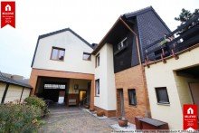 Hausr�ckseite Mit Hof und gro�em Grundst�ck